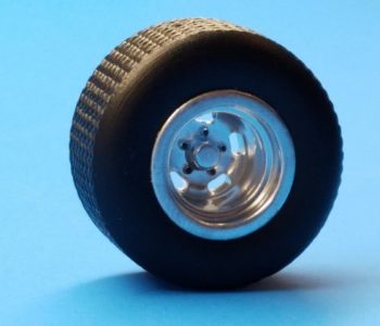 1 PAIR CUT TRUCK PULLING TIRES WITH 8 LUG WHEELS 1/25 1/24 SCALE WHITE RESIN 
